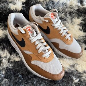 Nike Air Max 1 Essential Men’s 9.5 Running Shoe